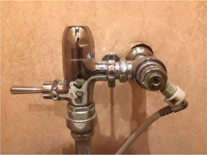 トイレの元栓の閉め方 開け方と水位の調整方法 水道コンシェルジュ