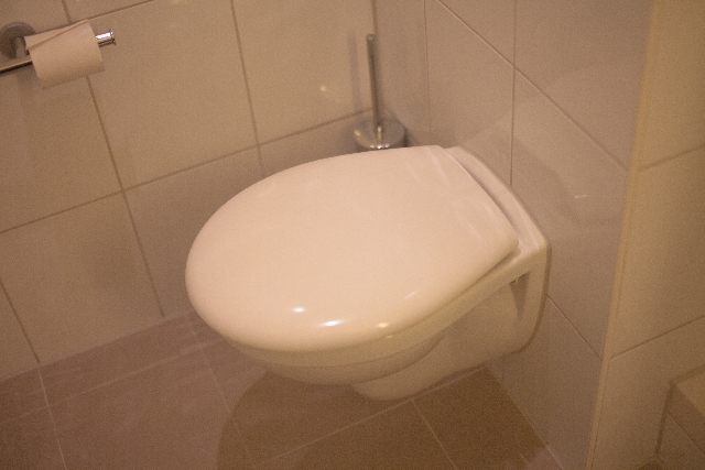 トイレについた尿石を除去する方法