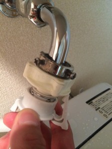 洗濯機の蛇口の水漏れを直す方法
