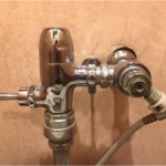 トイレの元栓の閉め方、開け方と水位の調整方法