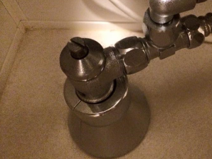 トイレの止水栓から水漏れしている時の修理方法