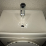 トイレの水が便器にチョロチョロ流れて止まらない場合の直し方