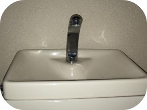 トイレの水が出ない時の原因とその対処法