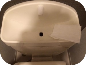 トイレタンクの中を見たら掃除をしたくなる理由とその手順