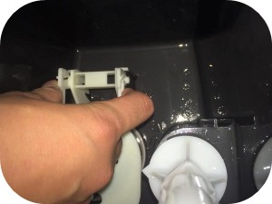 トイレタンクのフロートバルブの交換方法