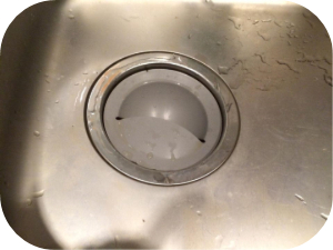 台所の排水溝の臭いを防ぐ為に弊社が行っている３つの対策