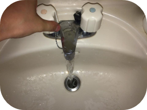 洗面所の排水溝掃除の仕方